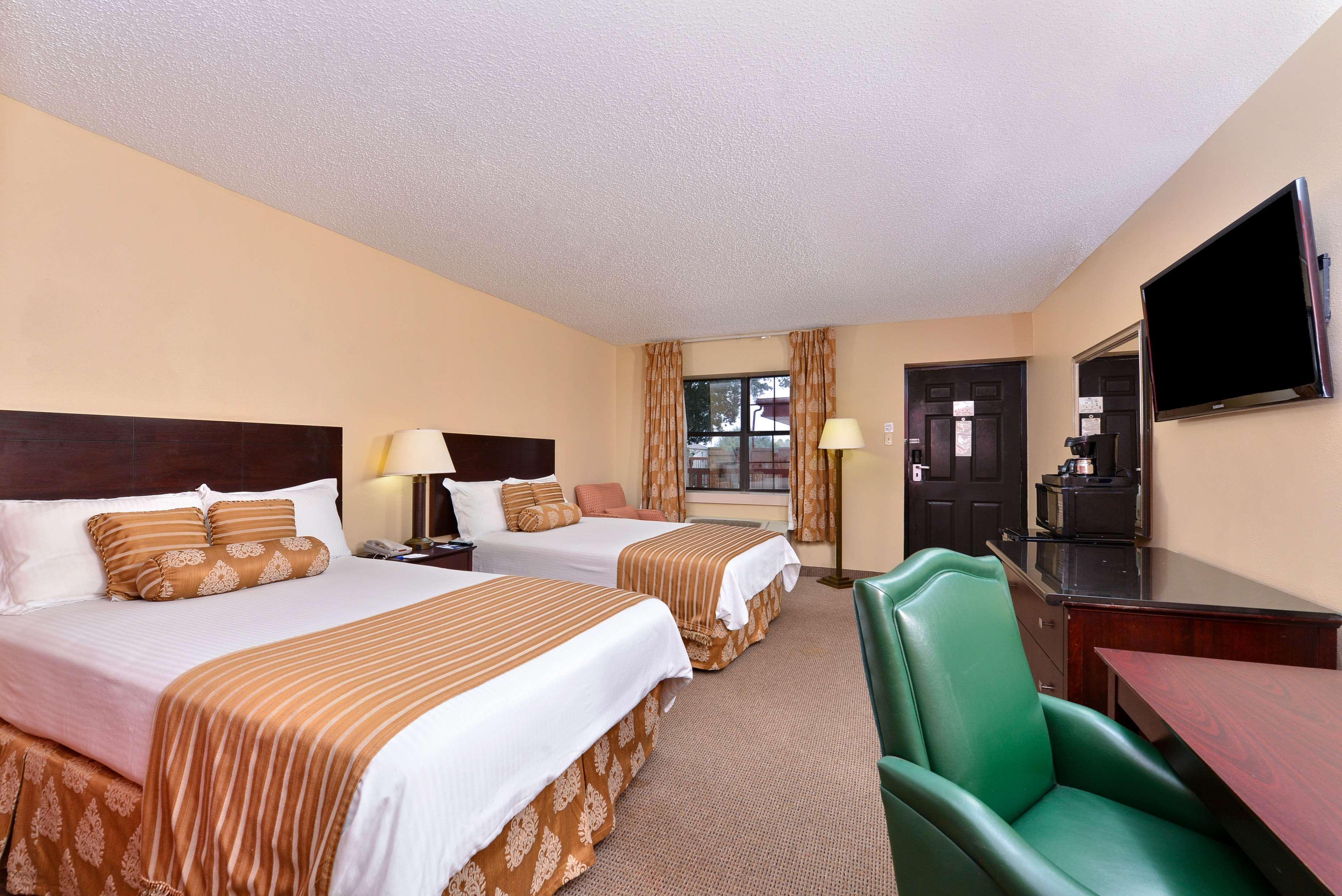 Americas Best Value Inn And Suites Victoria Exterior photo